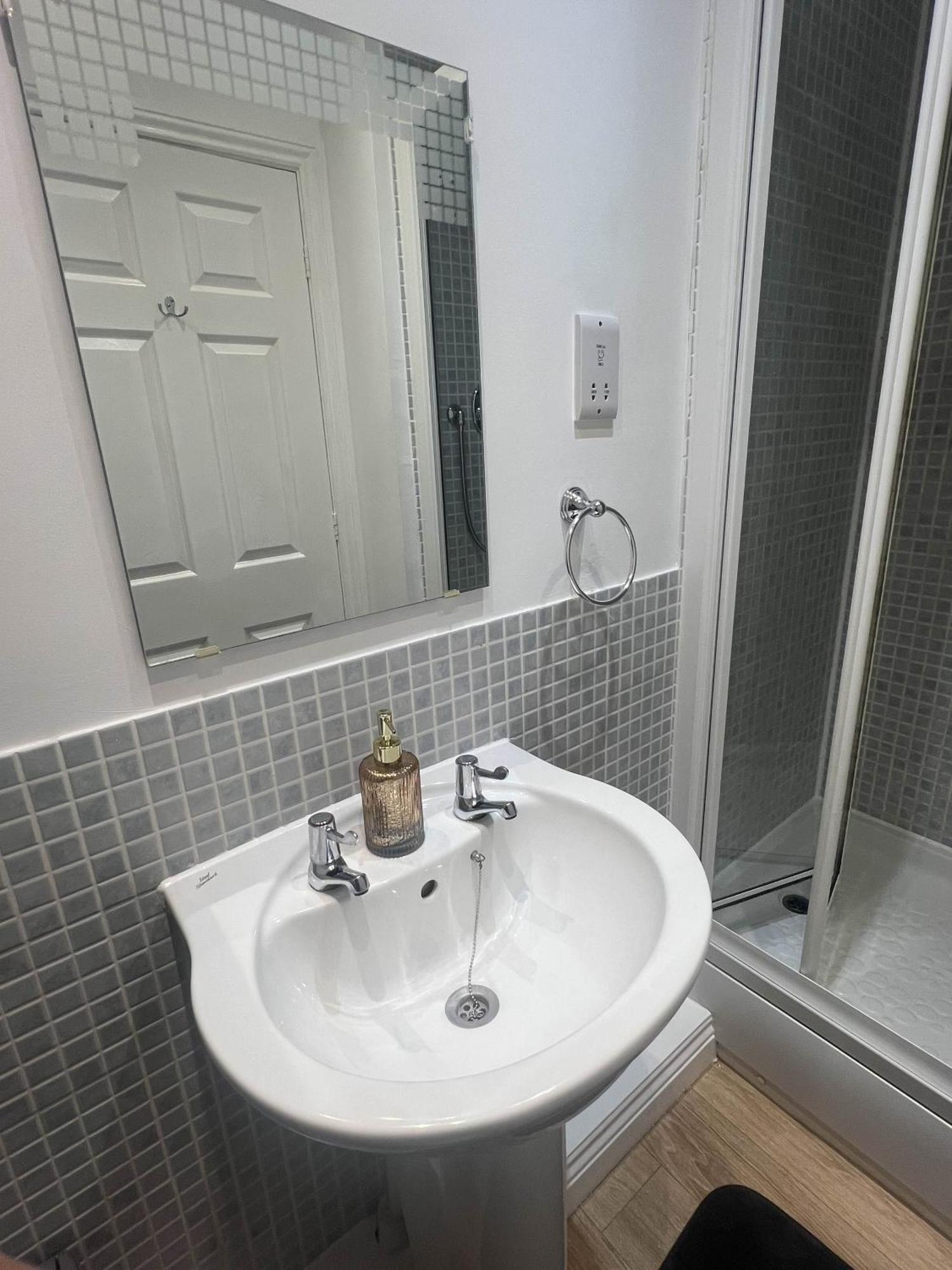 Luxury Rooms And An En-Suite Room With Free Wi-Fi Clarendon Way Colchester Exterior foto